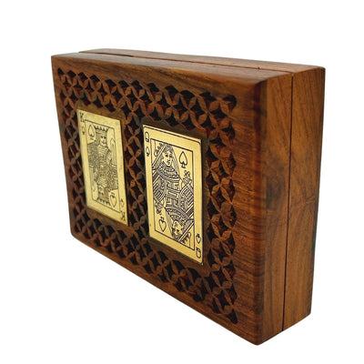 Conjunto elegante de dois baralhos de cartas em caixa de madeira com possibilidade de personalização por gravação