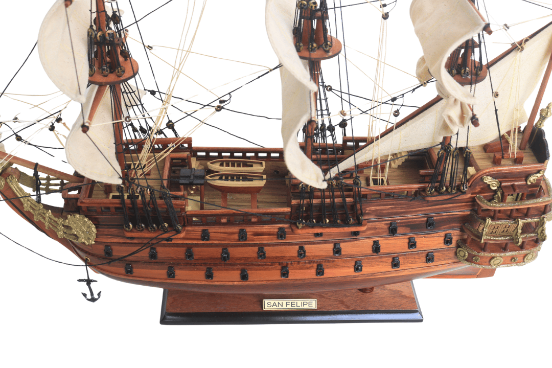 Modelo exclusivo do veleiro San Felipe – SF4, com possibilidade de personalização por gravação