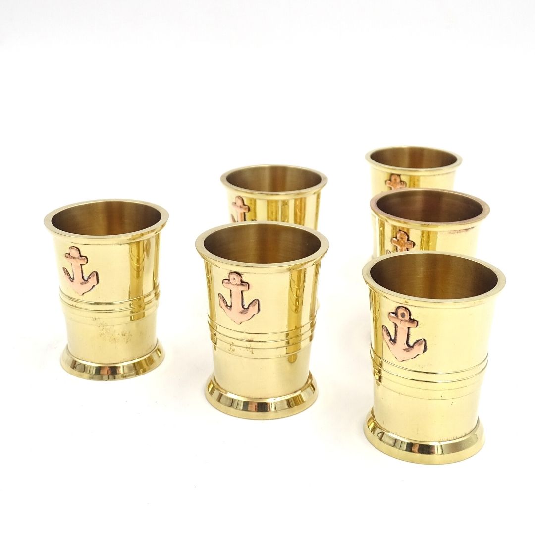 Conjunto de 6 Copos Metálicos com Âncora em Caixa de Madeira - Ideal para Presente com Possibilidade de Personalização com Gravação - Latão Dourado, Capacidade 50 ml, Design Elegante para Amantes da Náutica
