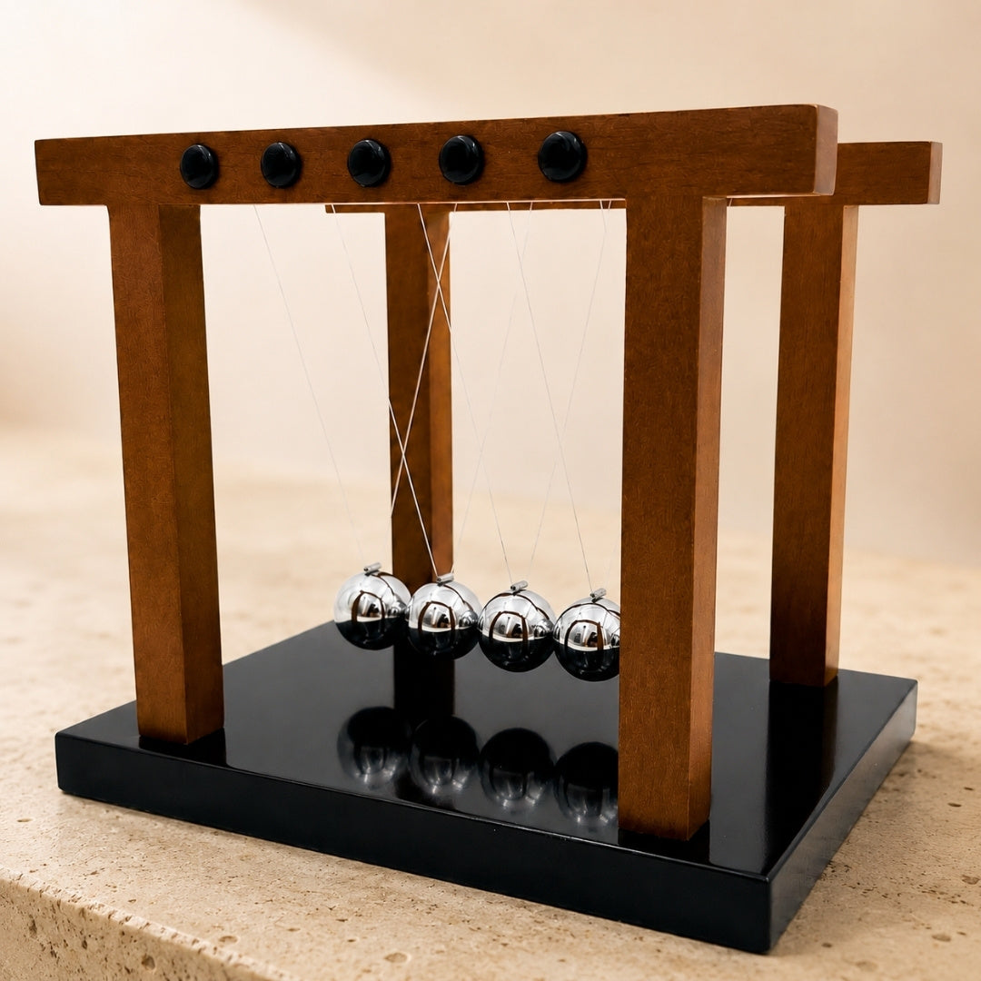 Bolas de Newton Premium Grandes Elegantes em Base de Madeira com Possibilidade de Personalização por Gravação