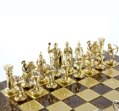 Xadrez em latão dourado-prateado com gravação – Presente exclusivo para ocasiões especiais – Dimensões 44x44cm, altura do rei 9,7cm, feito à mão, materiais luxuosos