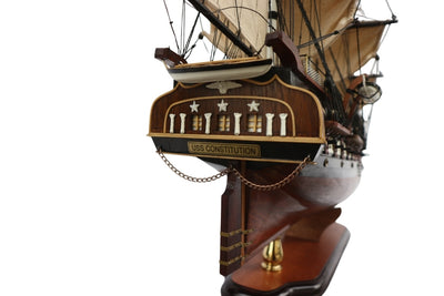 Grande modelo exclusivo do veleiro USS Constitution 100cm com possibilidade de personalização por gravação