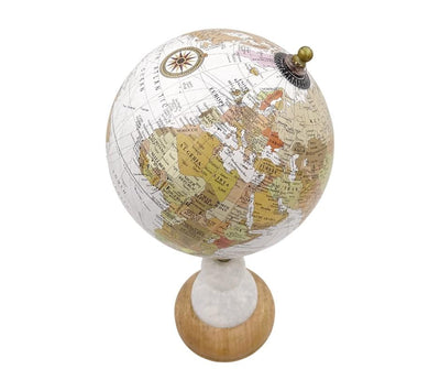 Globo Decorativo Voyager em Base de Mármore e Madeira com Opção de Personalização por Gravação – Presente Elegante para Amantes de Viagens, Altura 32 cm, Diâmetro 15,5 cm, Mapa Branco com Continentes Coloridos