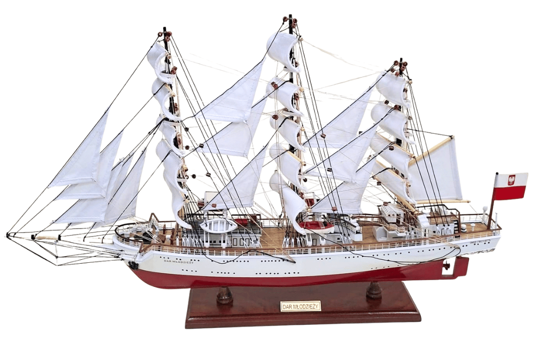 Modelo exclusivo do veleiro Dar Młodzieży XXL 71 cm, com possibilidade de personalização por gravação