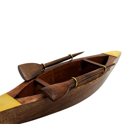 Elegante modelo de barco em madeira de 25 cm - Decoração para secretária com elementos em latão - Presente ideal para velejadores com opção de personalização por gravação - Estilo náutico e retro