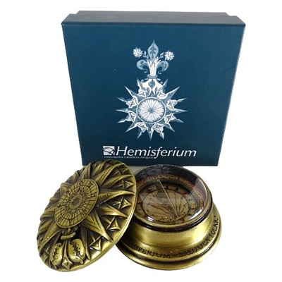 Bússola Solar de Latão Renascentista com Gravação - Presente Vintage Elegante com 4,5 cm de altura e 8,5 cm de diâmetro