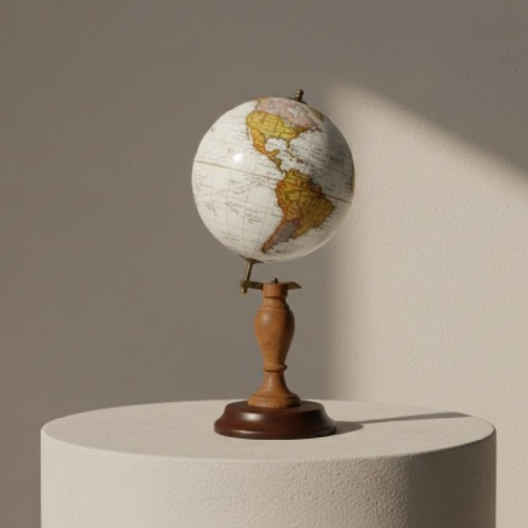 Globo decorativo elegante em base de madeira com possibilidade de personalização por gravação, 27 cm, castanho escuro, ideal para presente