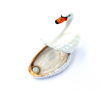 Caixa de presente elegante em metal em forma de cisne com possibilidade de personalização por gravação, branco e dourado, ideal para guardar joias - dimensões 5x3,7x2,7 cm