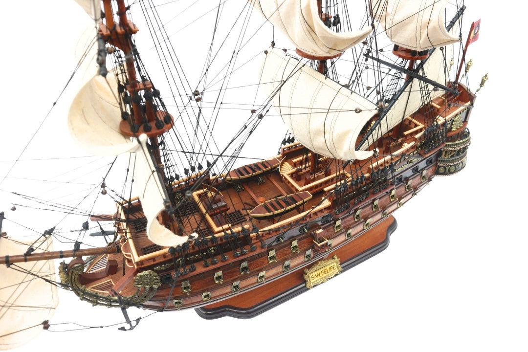 Modelo do veleiro San Felipe 80cm, com possibilidade de personalização por gravação