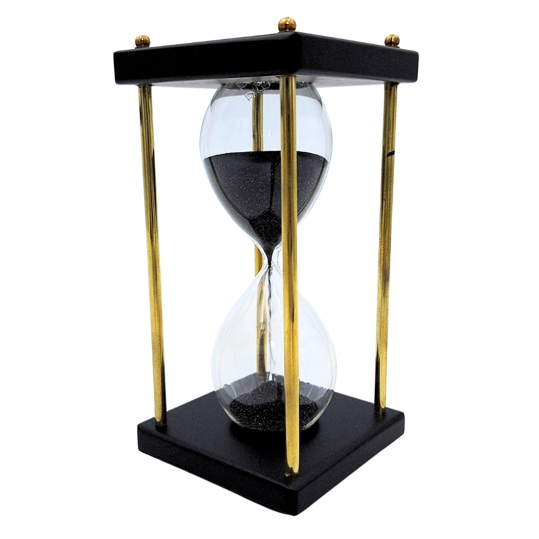 Ampulheta de Latão e Madeira 5 minutos com Areia Preta com Possibilidade de Personalização por Gravação – Decoração Retro Elegante para Presente com Altura de 16 cm