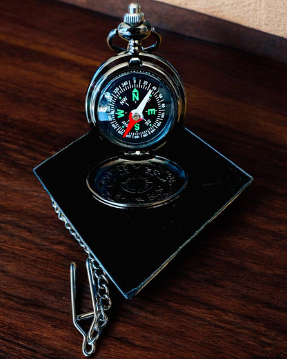 Bússola em estilo de relógio de bolso "Navigator" - Cor metal escuro