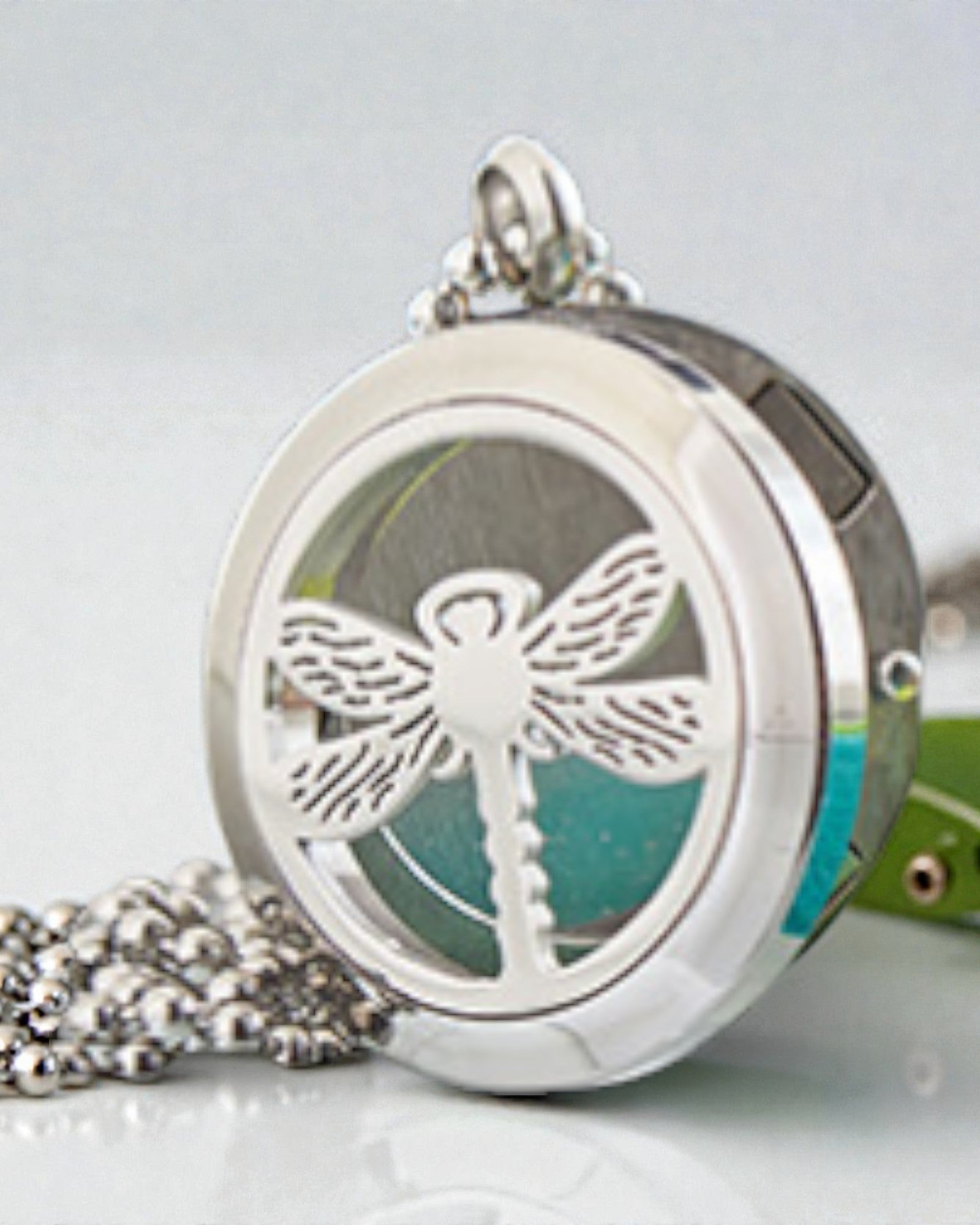 Colar Aromalife Dragonfly Spirit – Medalhão Aromático com Libélula 25 mm