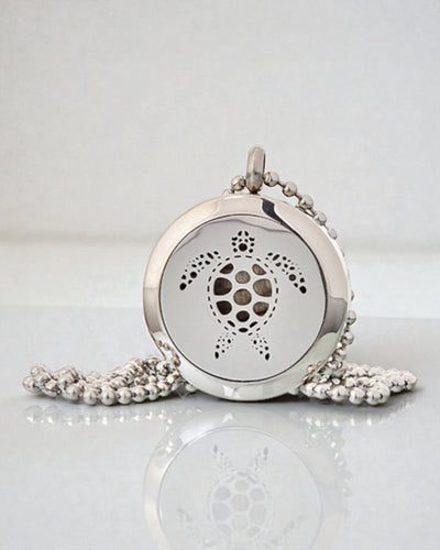 AromaTurtle – Colar de Aromaterapia com Motivo de Tartaruga 25 mm em Aço Inoxidável