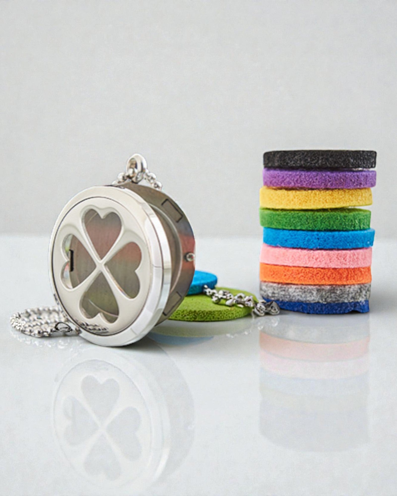 AromaClover – Colar de Aromaterapia com Medalhão de Trevo de Quatro Folhas 30 mm