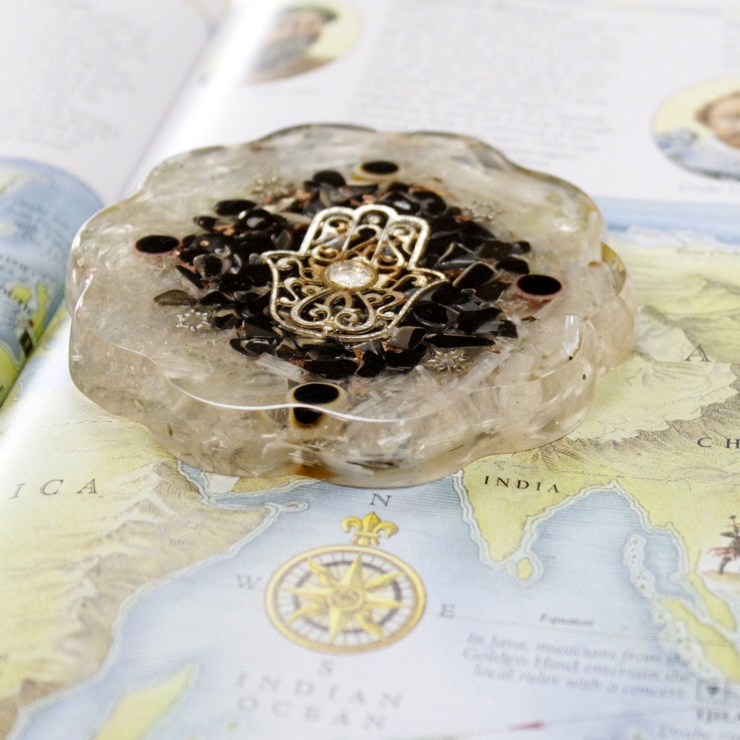 Pacote de Energia para Secretária Orgonite Hamsa com Selenite