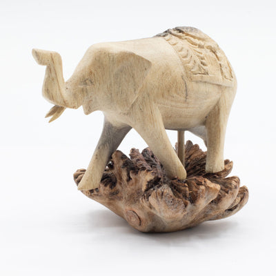 Figura de Elefante Esculpida à Mão em Madeira Parasitária