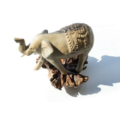 Figura de Elefante Esculpida à Mão em Madeira Parasitária