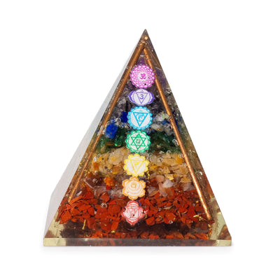 Pirâmide Média Orgonite 7x6 cm com Barras de Cobre e 7 Pedras dos Chakras - Elemento Multicolorido de Harmonia Energética para Presente