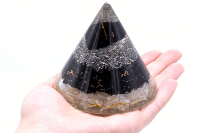 Orgonite de Cavalo com Selenito e Turmalina Negra - Decoração Elegante Altura 90 mm, Resina de Poliéster, Proteção contra Poluição Eletromagnética