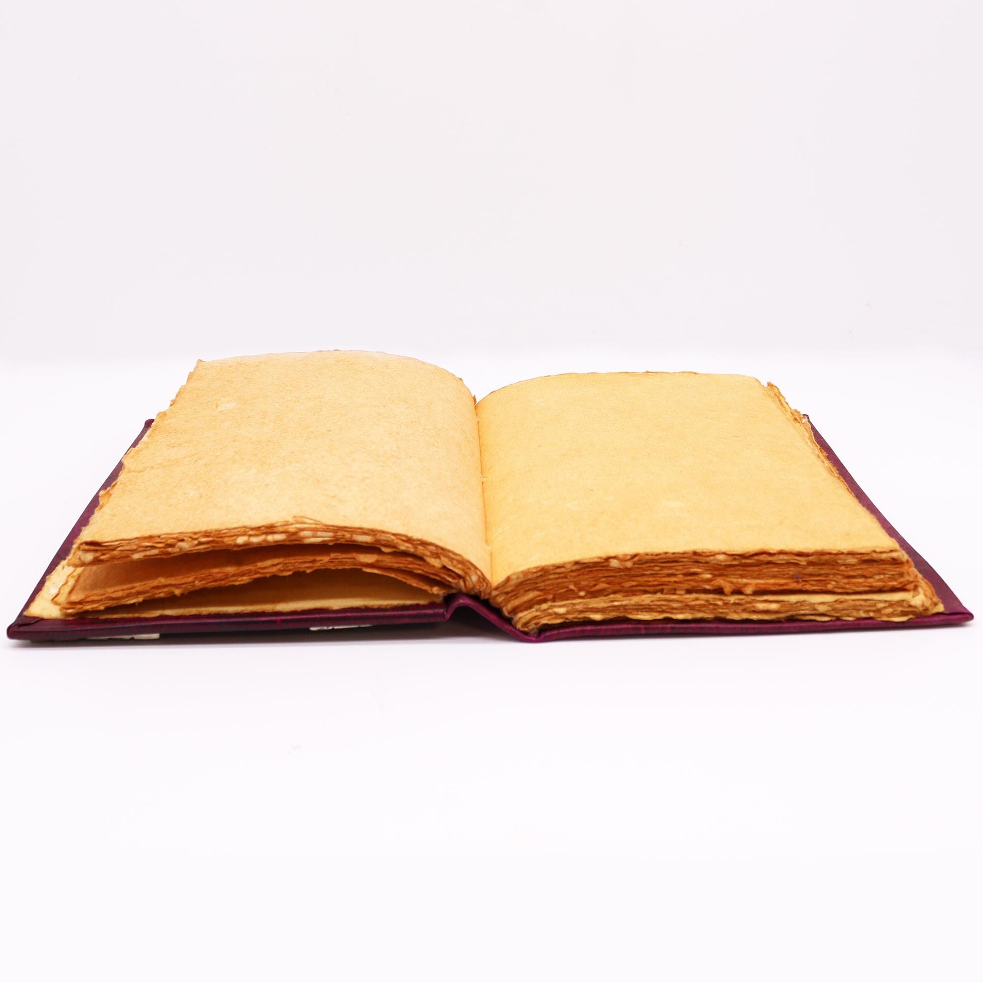 Livro Hefty Red Tan com Decoração Hamsa