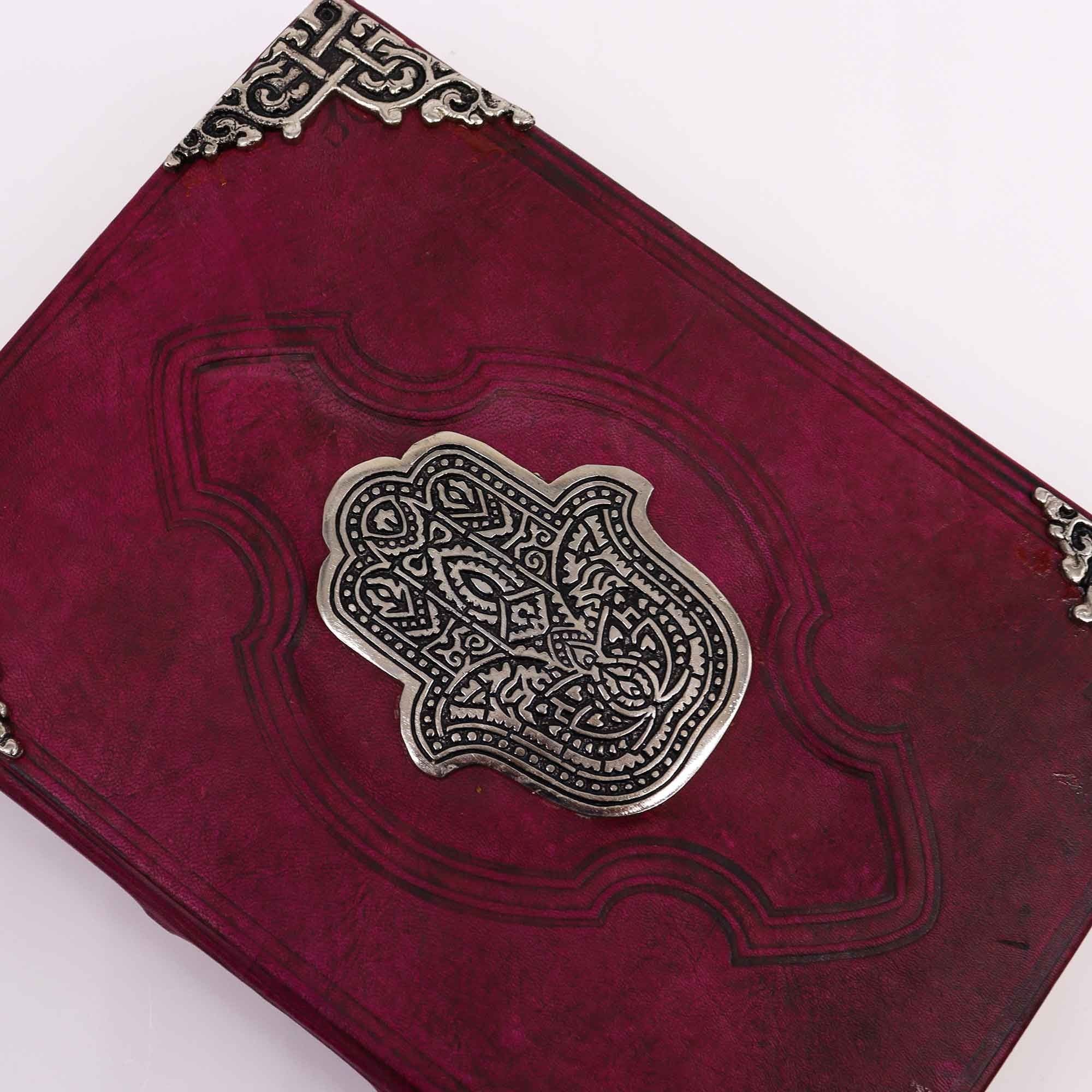 Livro Hefty Red Tan com Decoração Hamsa