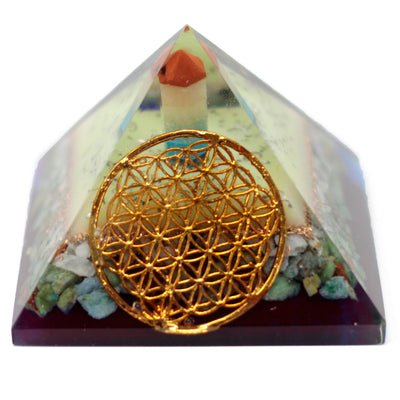 Pirâmide Orgonite Grande 70mm com símbolo da flor da vida