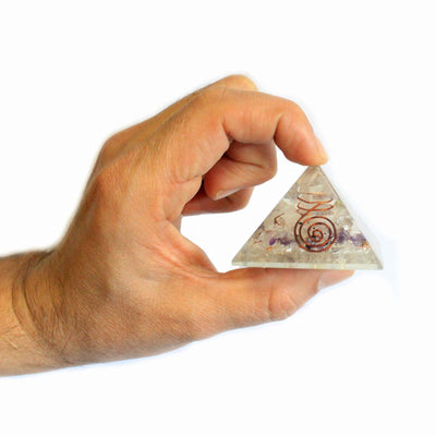 Pirâmide Mágica Orgonite 55mm com Pedras Preciosas e Cobre
