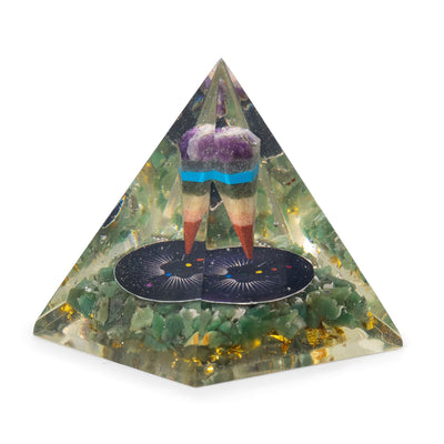 Pirâmide Média Orgonite com Pêndulo e Chips Verdes de Aventurina 7x6 cm