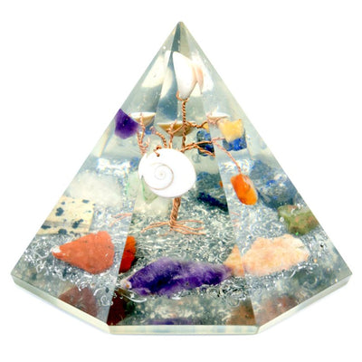 Pirâmide Orgonite 7-simétrica com Árvore da Sabedoria de Pedras