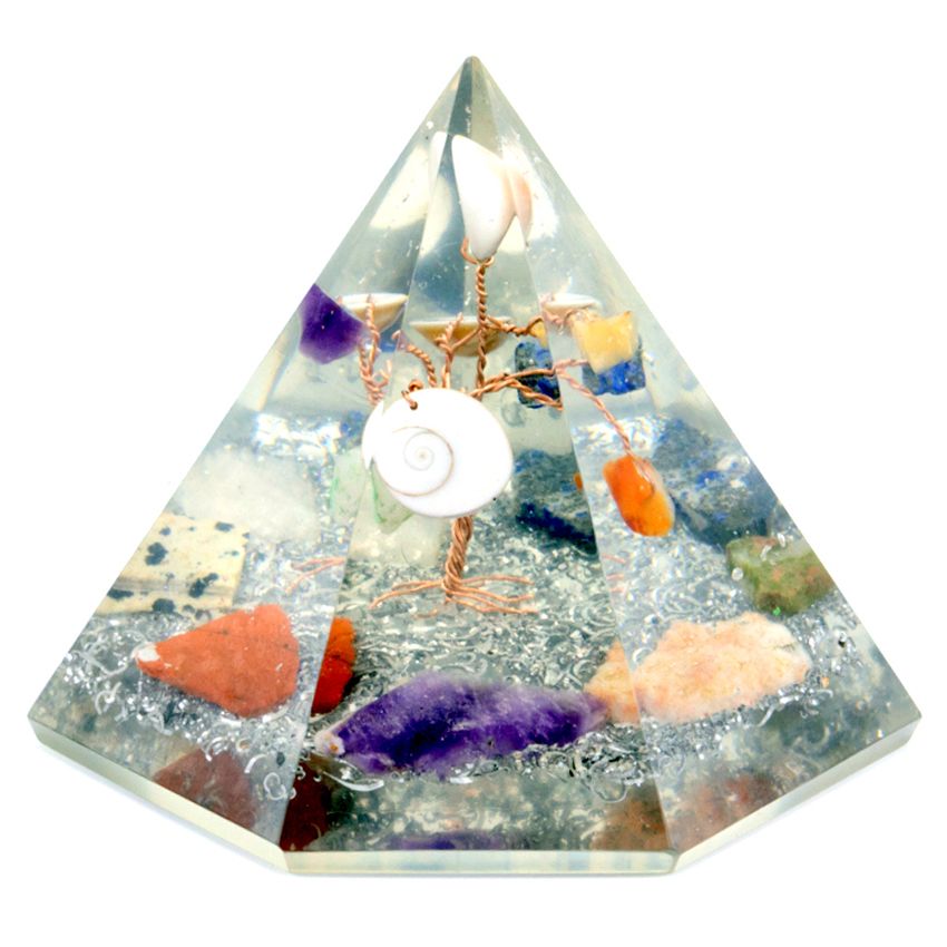Pirâmide Orgonite 7-simétrica com Árvore da Sabedoria de Pedras