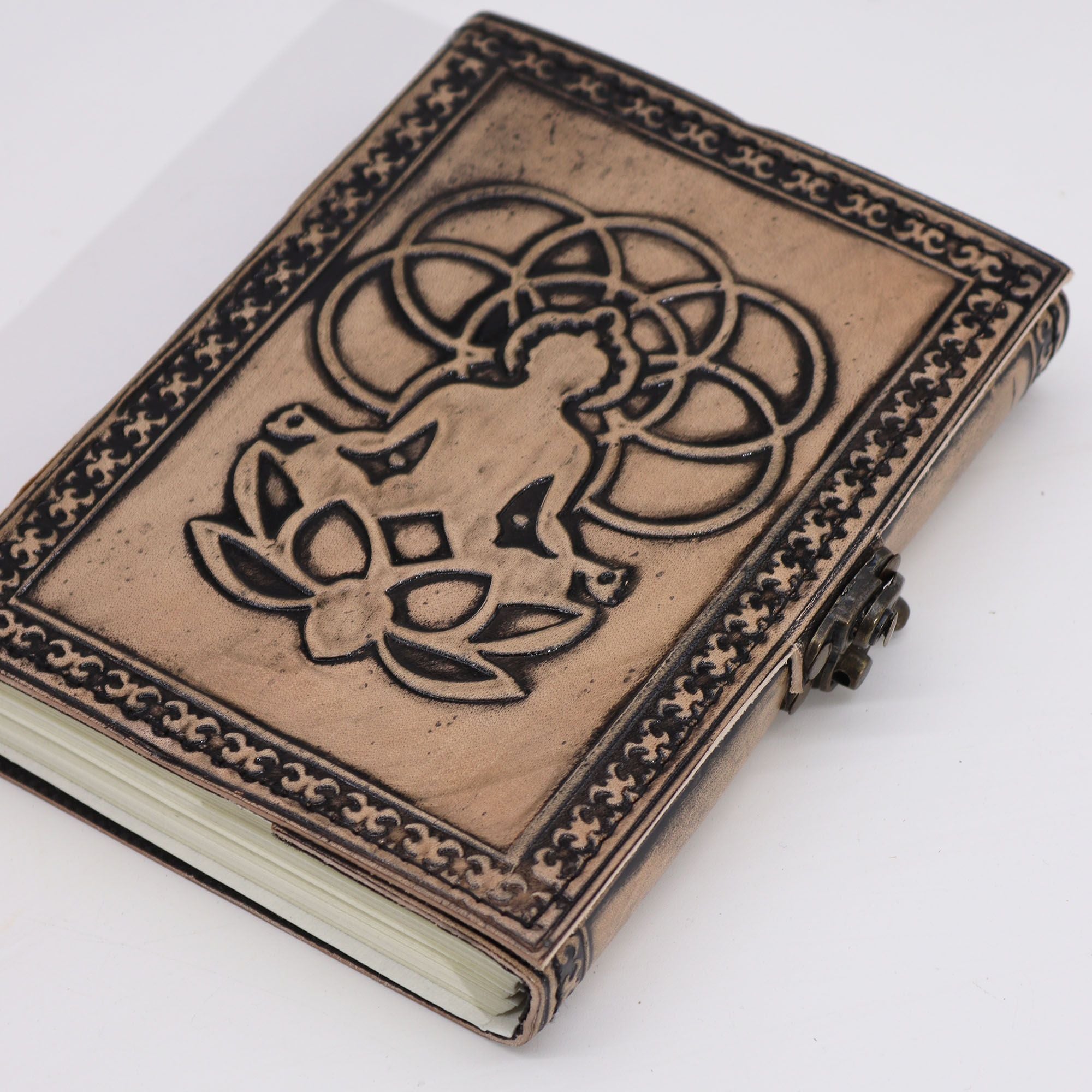 Caderno Esotérico Buda em Vermelho e Castanho - Caderno de Couro com 200 Páginas, Dimensões 17,5x12,5x3 cm