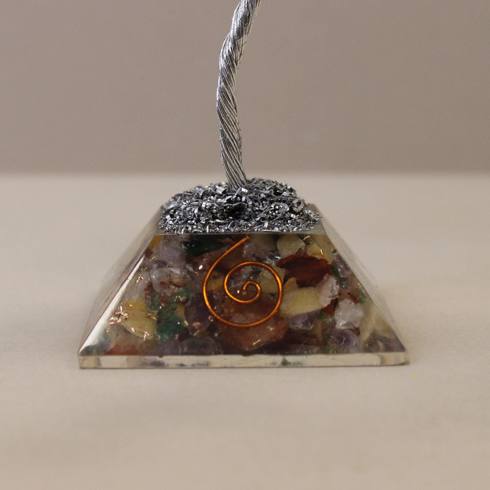 Árvore Mágica de Pedras com Base de Orgonite