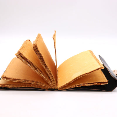 Livro das Sombras - Caderno Mágico com 200 Páginas, Borda Decorativa, 15x21 cm