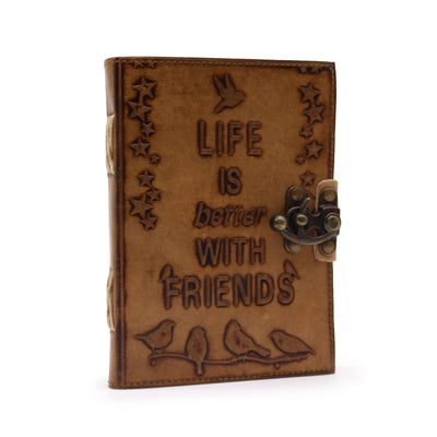 Caderno da Amizade - Diário de Couro com Motivo de Pássaros - Castanho Claro - 7x5" - Ideal para Presente para Pessoas Queridas com Mensagem Gravada "A Vida é Melhor com Amigos" - 100 Páginas em Branco, Fecho Vintage, Tamanho Compacto