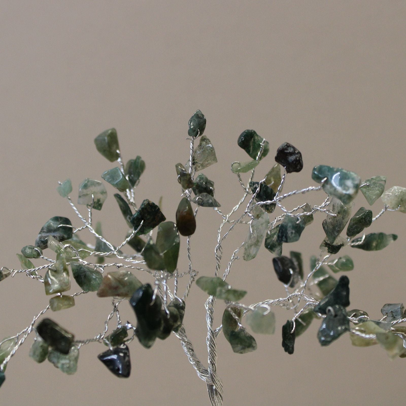 Árvore da Sorte com Base de Orgonite com 80 Pedras de Ágata Musgosa