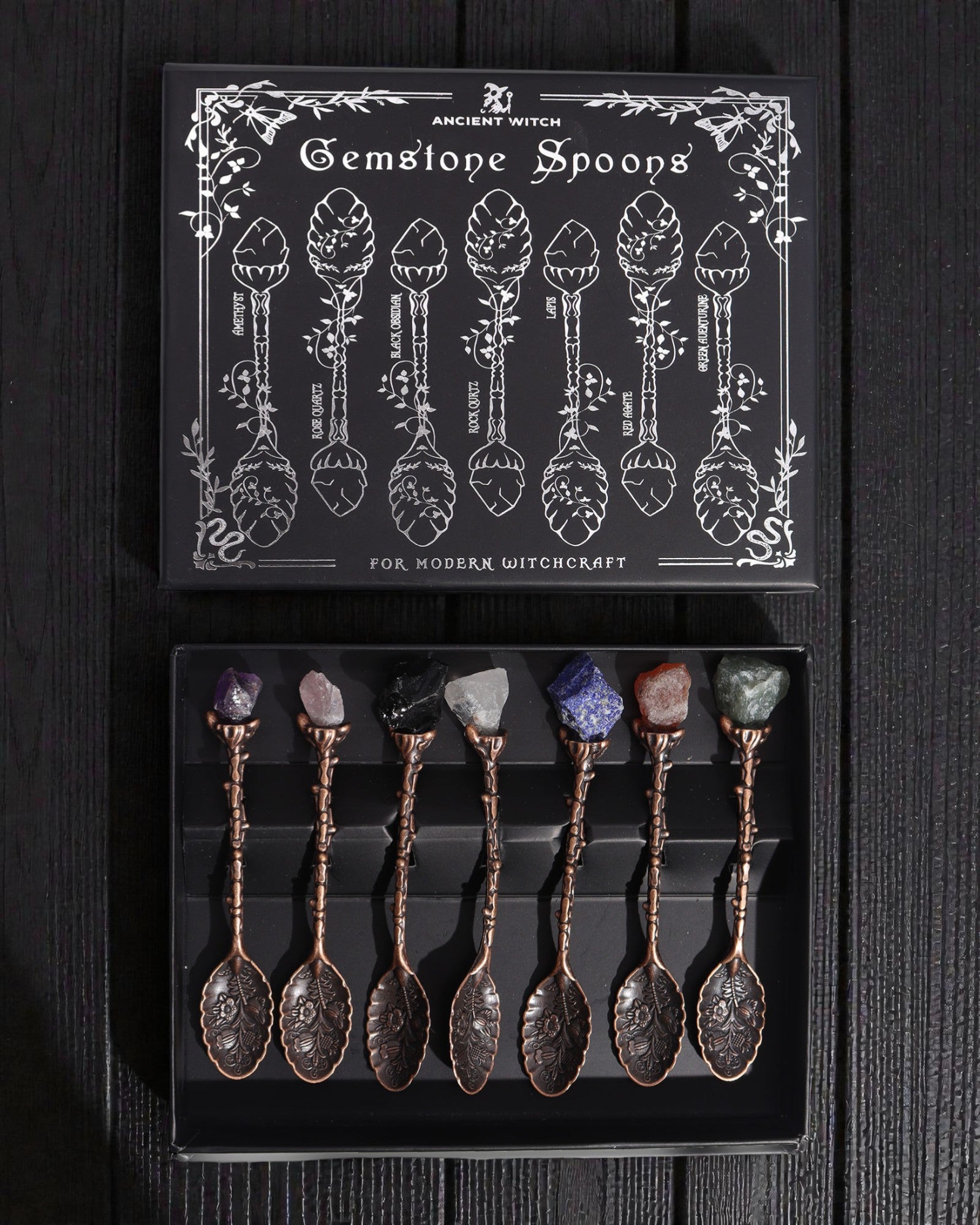 Arcana Aurea – Conjunto de 7 Colheres de Bruxa Castanhas com Pedras Naturais