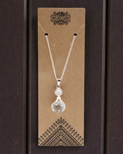 Crystal Hands – Pendente de Mãos Curativas em Cristal de Rocha