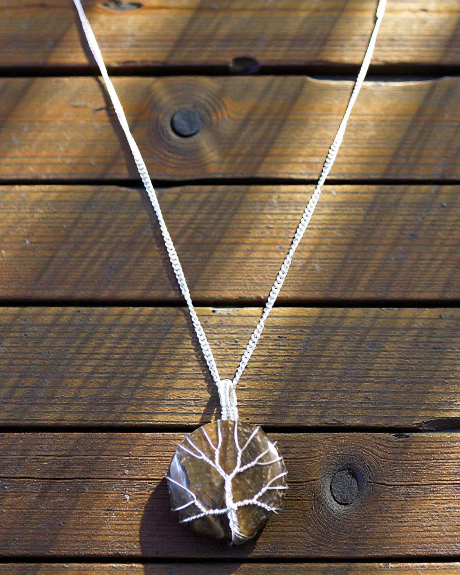 Árvore da Coragem – Colar Artesanal com Olho de Tigre e Árvore da Vida