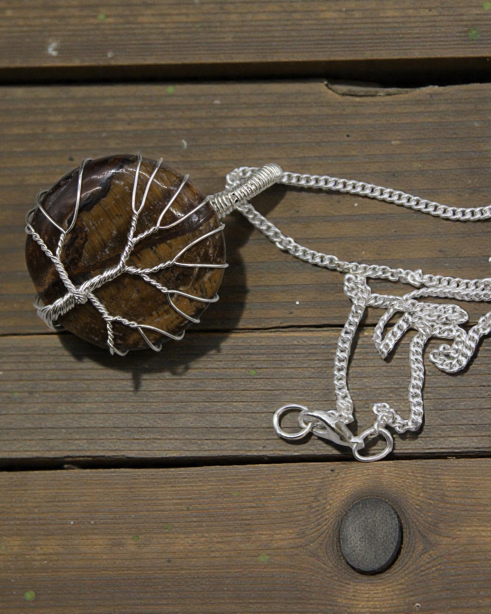 Árvore da Coragem – Colar Artesanal com Olho de Tigre e Árvore da Vida