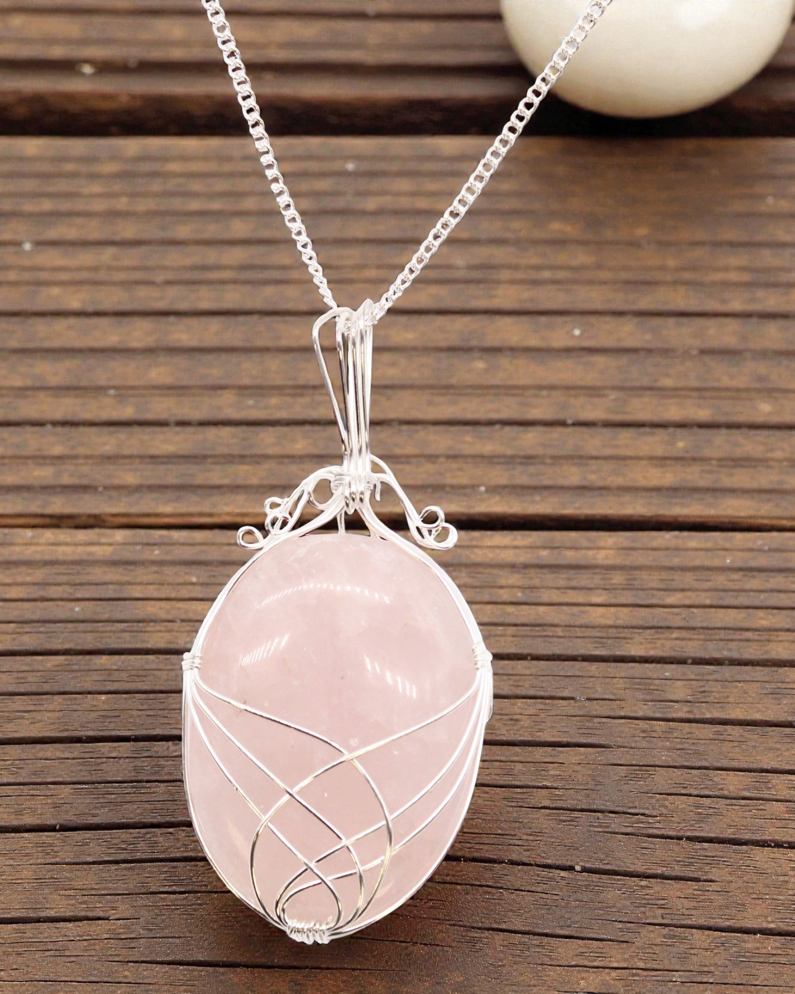 Delicadeza Espiral – Colar com Quartzo Rosa