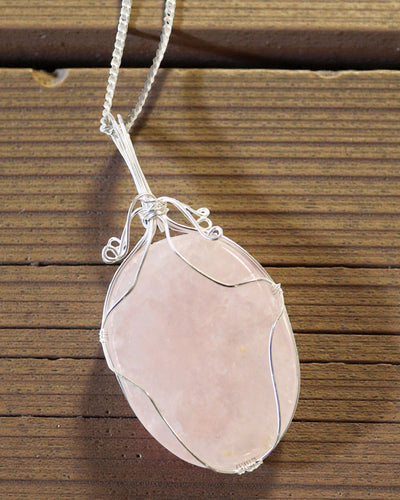 Delicadeza Espiral – Colar com Quartzo Rosa