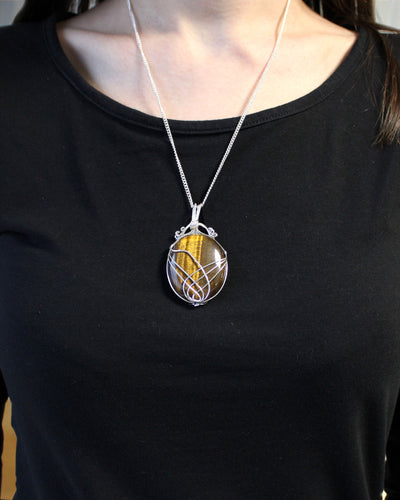 Zawijas Mocy – Colar com Olho de Tigre, Entrelaçado à Mão