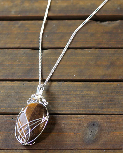 Zawijas Mocy – Colar com Olho de Tigre, Entrelaçado à Mão