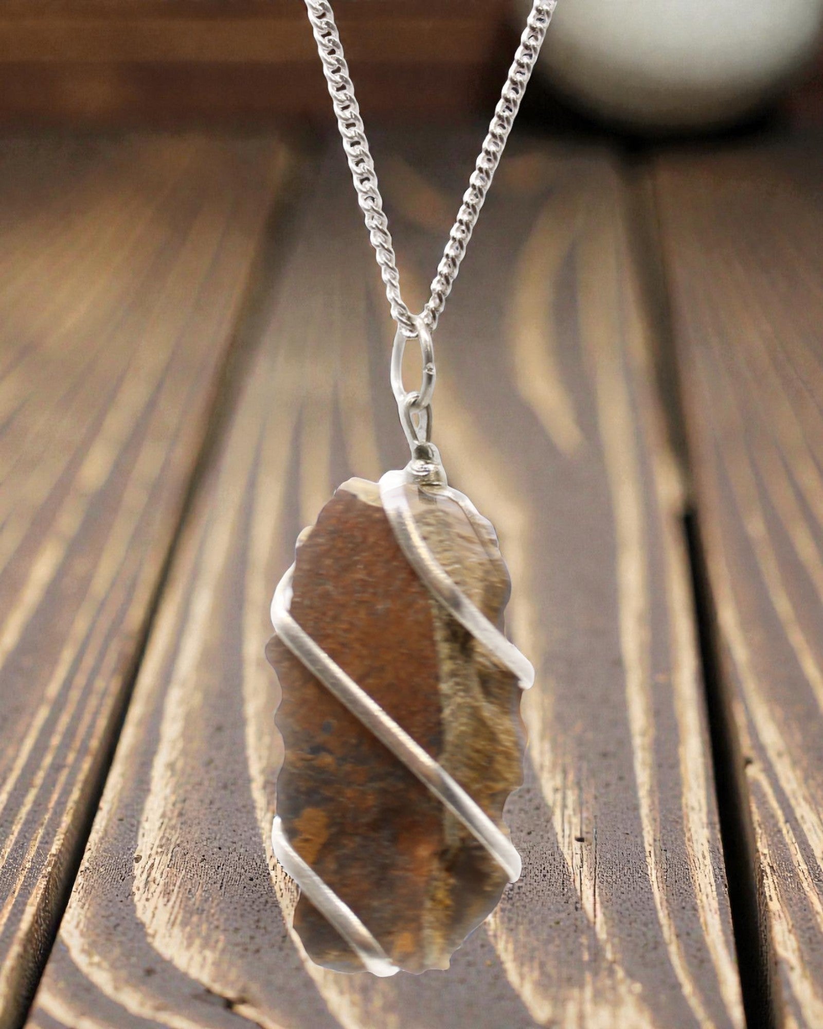 Força Espiral – Colar com Olho de Tigre em Bruto