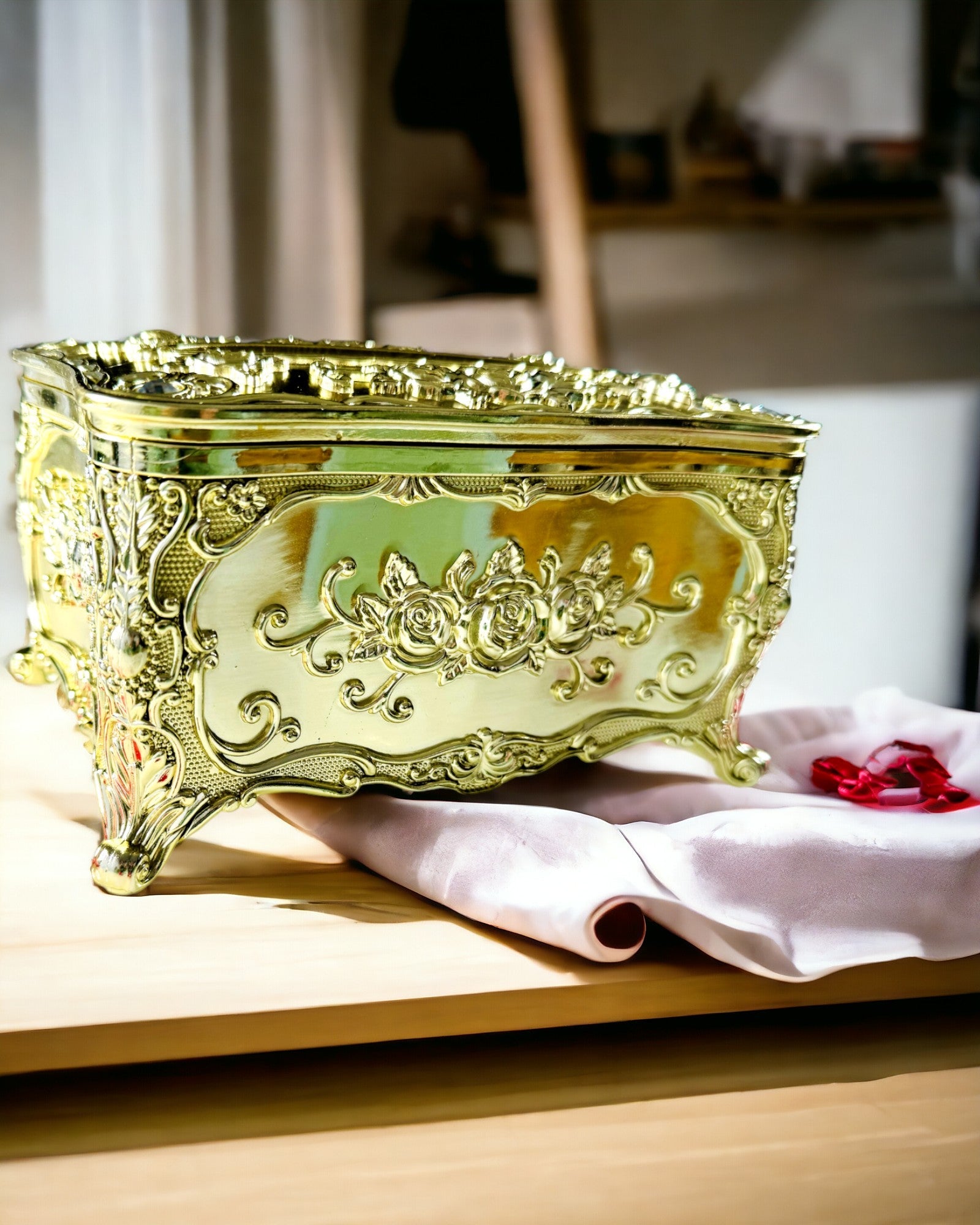 Caixa Elegante para Lenços com Flores em Relevo - Recipiente para Guardanapos