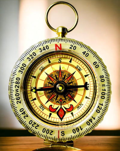 Bússola de Latão à Prova de Água com Efeito Luminoso - Essencial para Caminhadas e Campismo, personalização com gravação