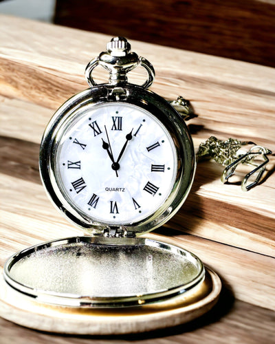 Relógio de Bolso Clássico com Números Romanos e Corrente, Quartzo, Brilho de Aço - cor prata