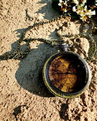 Relógio de Bolso Clássico de Quartzo com Mapa-Múndi – Pingente com Corrente em Estilo Vintage para Ela e para Ele, gravura