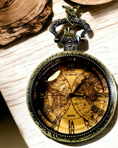 Relógio de Bolso Clássico de Quartzo com Mapa-Múndi – Pingente com Corrente em Estilo Vintage para Ela e para Ele, gravura
