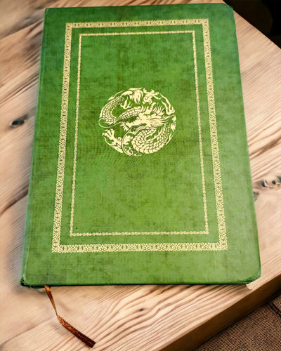 Caderno Verde Decorativo com Motivo de Dragão - Inspirações de Fantasia, com gravação